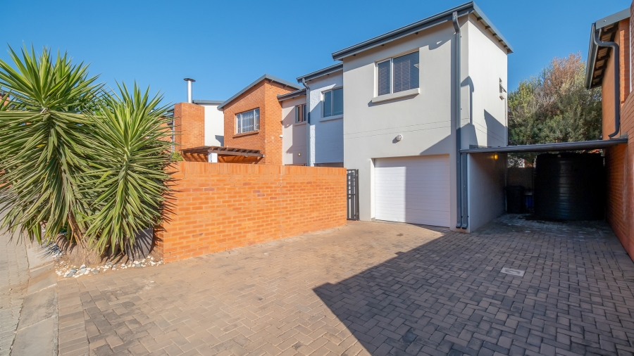 3 Bedroom Property for Sale in Fourways Gauteng