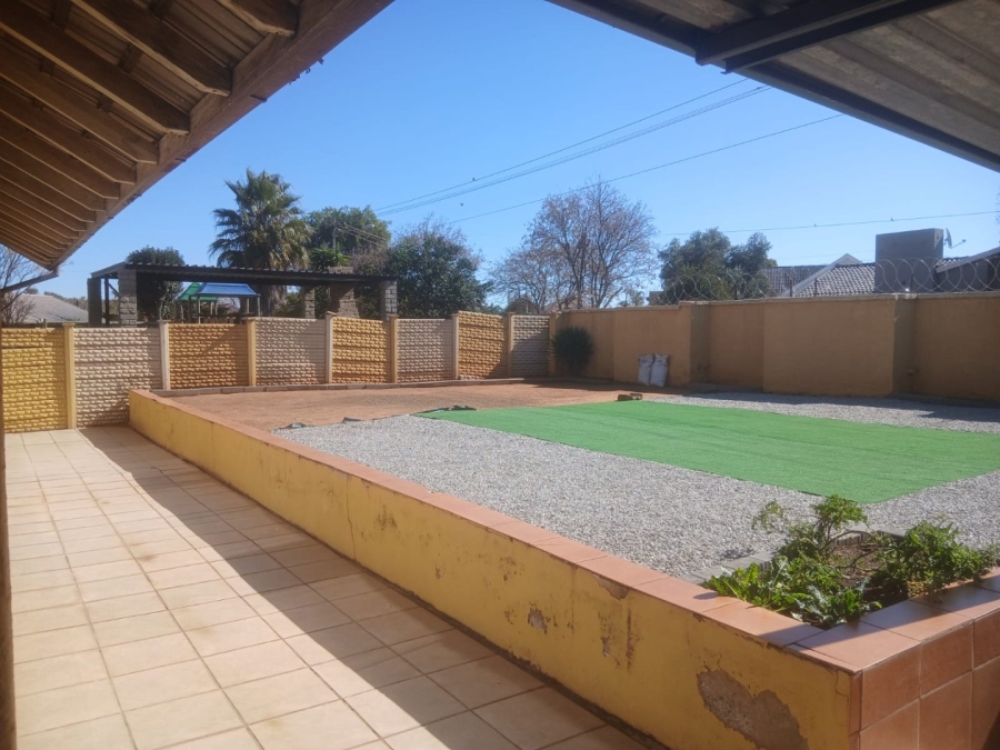 4 Bedroom Property for Sale in Greenhills Gauteng