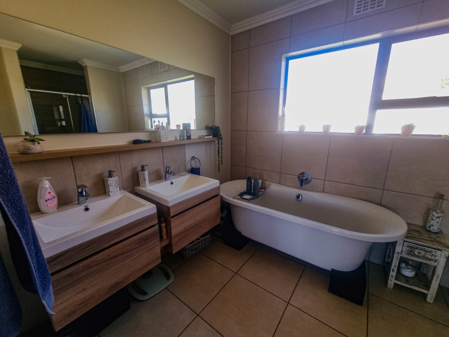 4 Bedroom Property for Sale in Amorosa Gauteng
