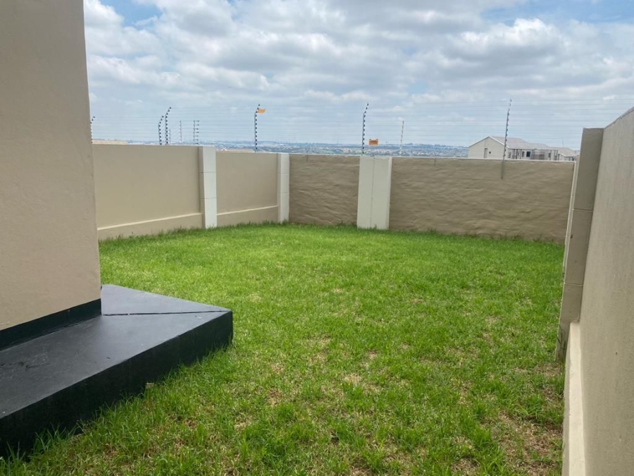 To Let 1 Bedroom Property for Rent in Blue Hills Gauteng