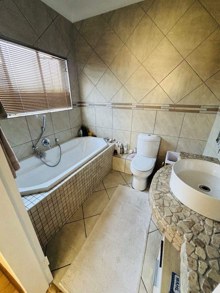To Let 3 Bedroom Property for Rent in Garsfontein Gauteng
