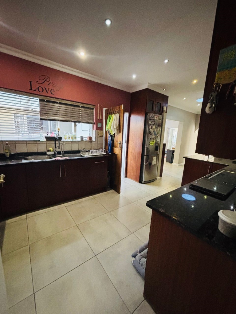To Let 3 Bedroom Property for Rent in Garsfontein Gauteng