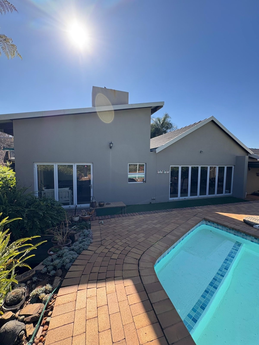 To Let 5 Bedroom Property for Rent in Garsfontein Gauteng