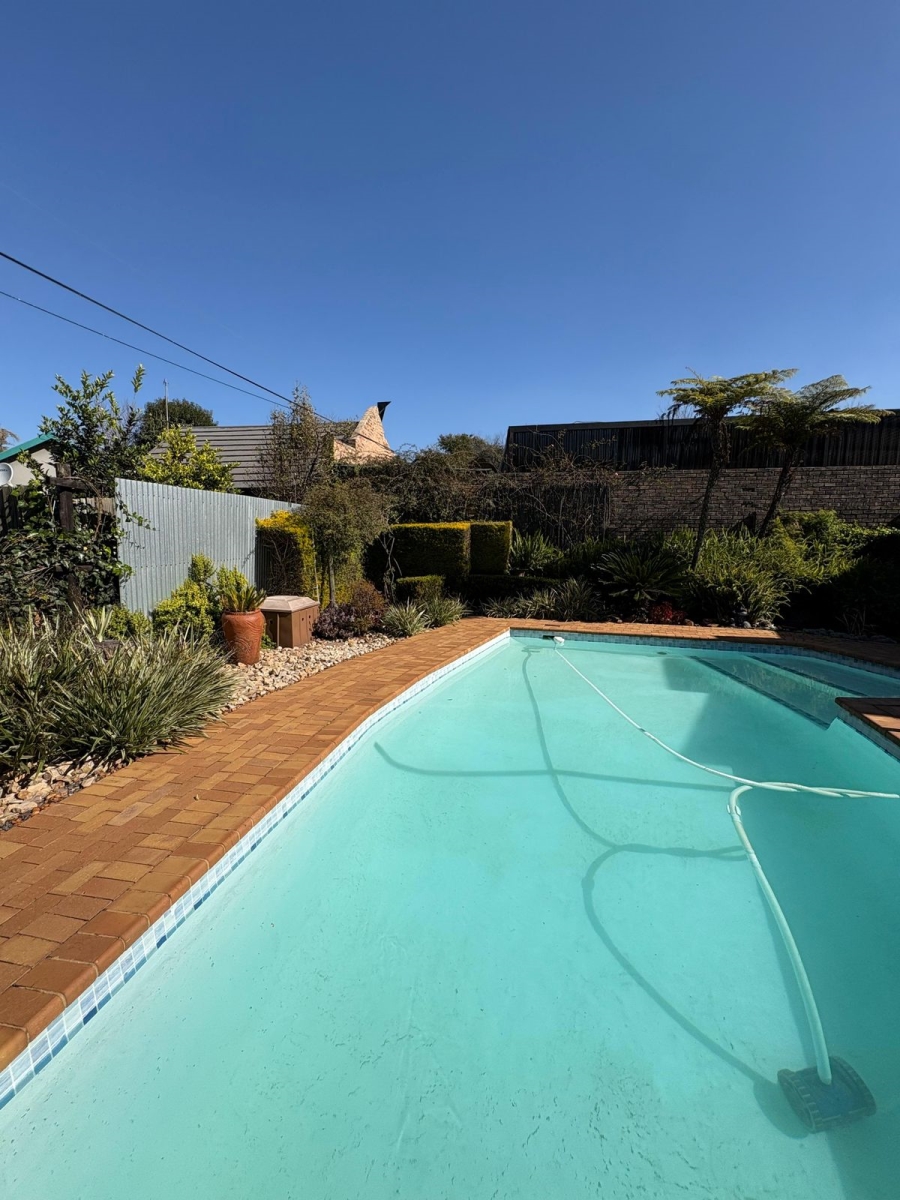 To Let 5 Bedroom Property for Rent in Garsfontein Gauteng