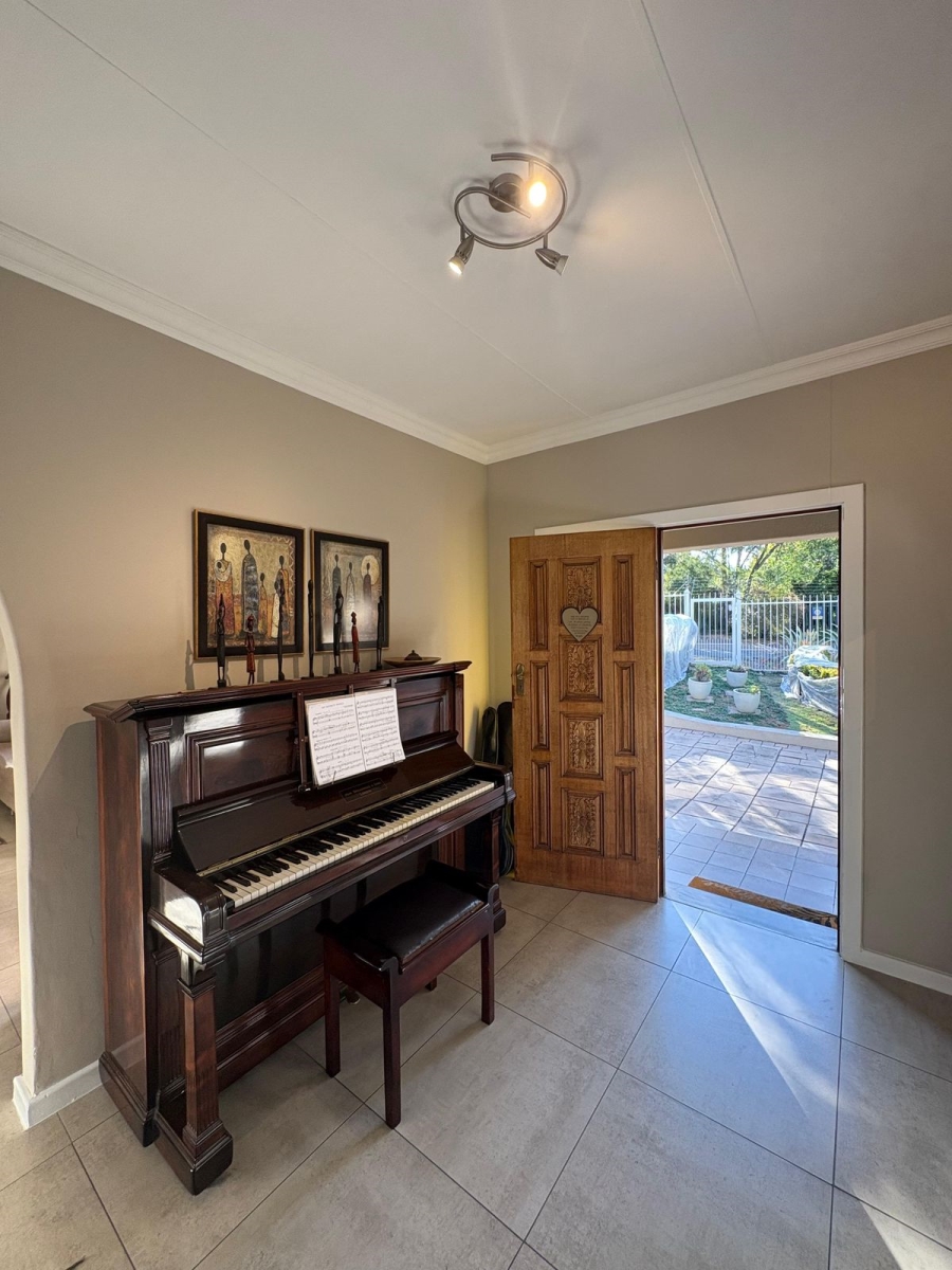 To Let 5 Bedroom Property for Rent in Garsfontein Gauteng