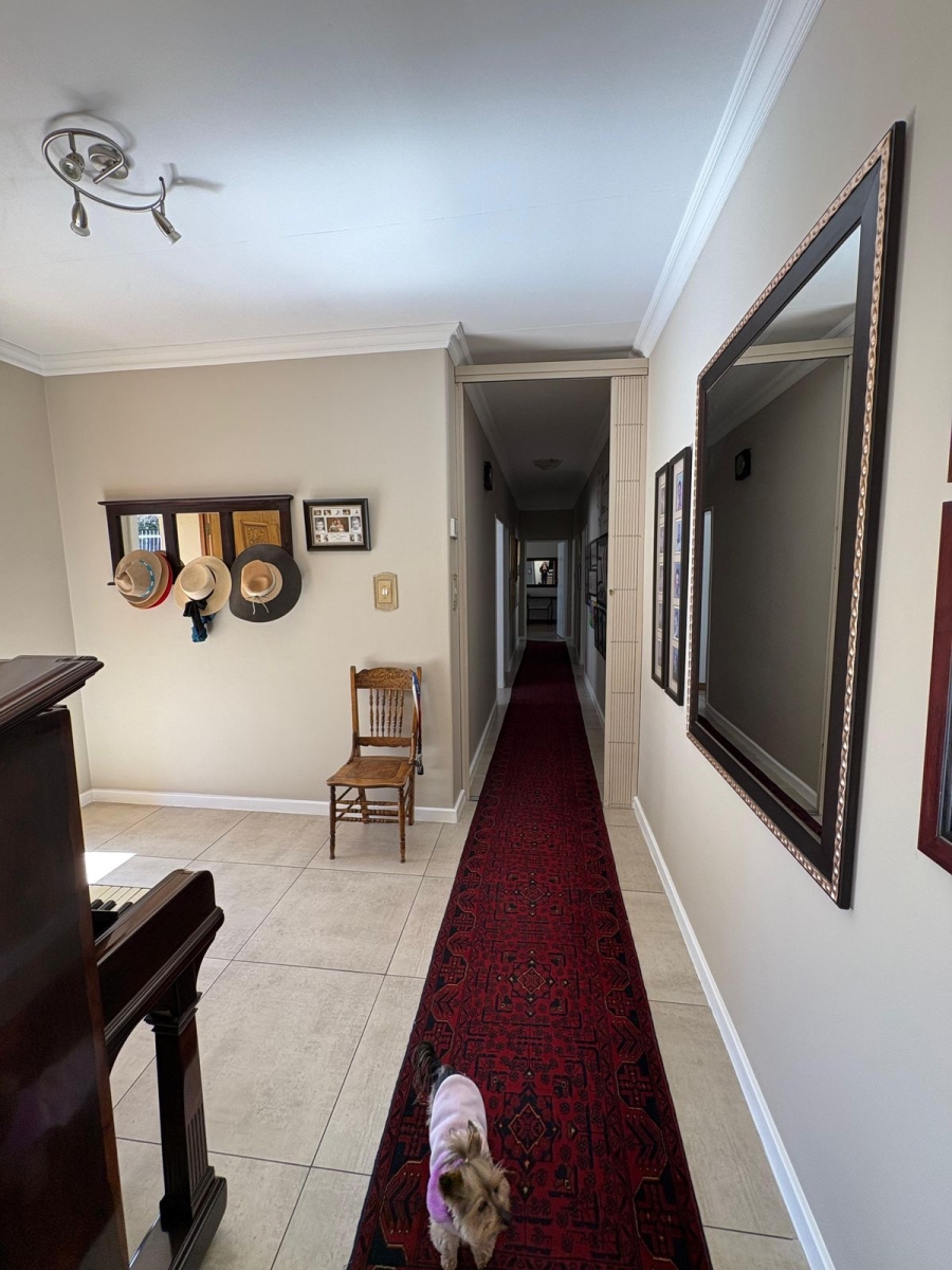 To Let 5 Bedroom Property for Rent in Garsfontein Gauteng