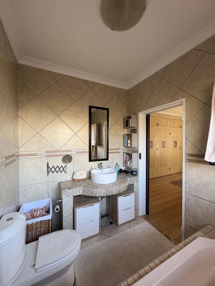 To Let 5 Bedroom Property for Rent in Garsfontein Gauteng