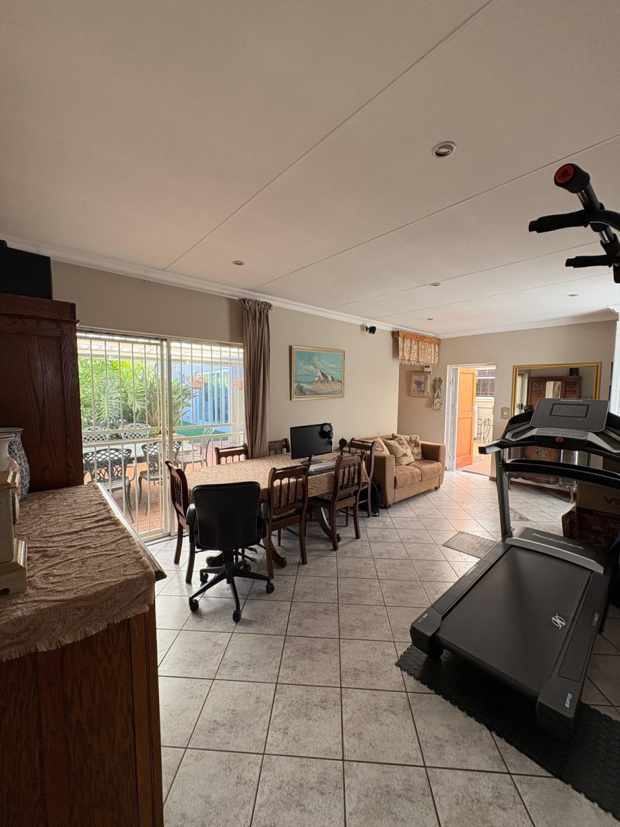 To Let 5 Bedroom Property for Rent in Garsfontein Gauteng