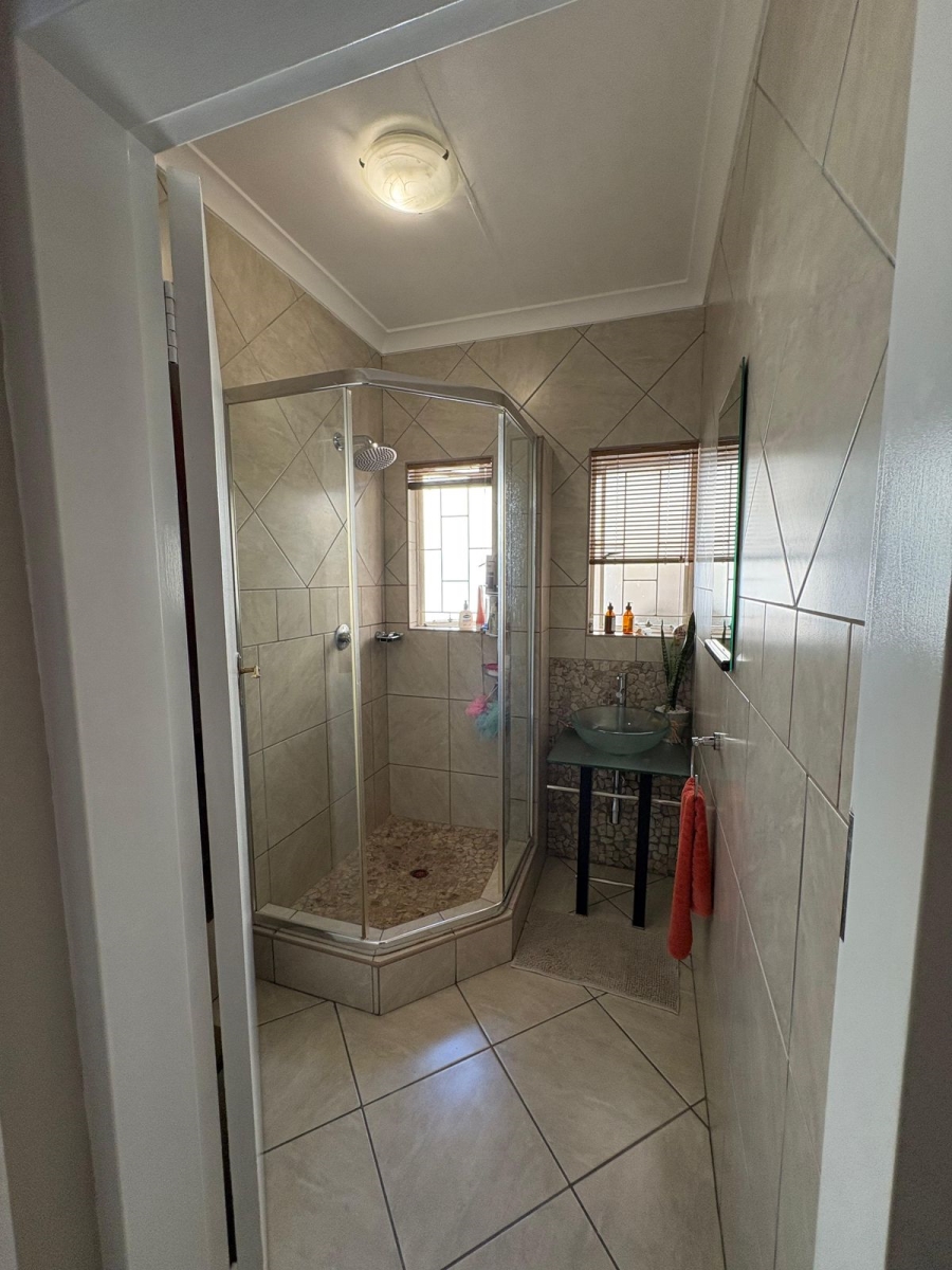 To Let 5 Bedroom Property for Rent in Garsfontein Gauteng