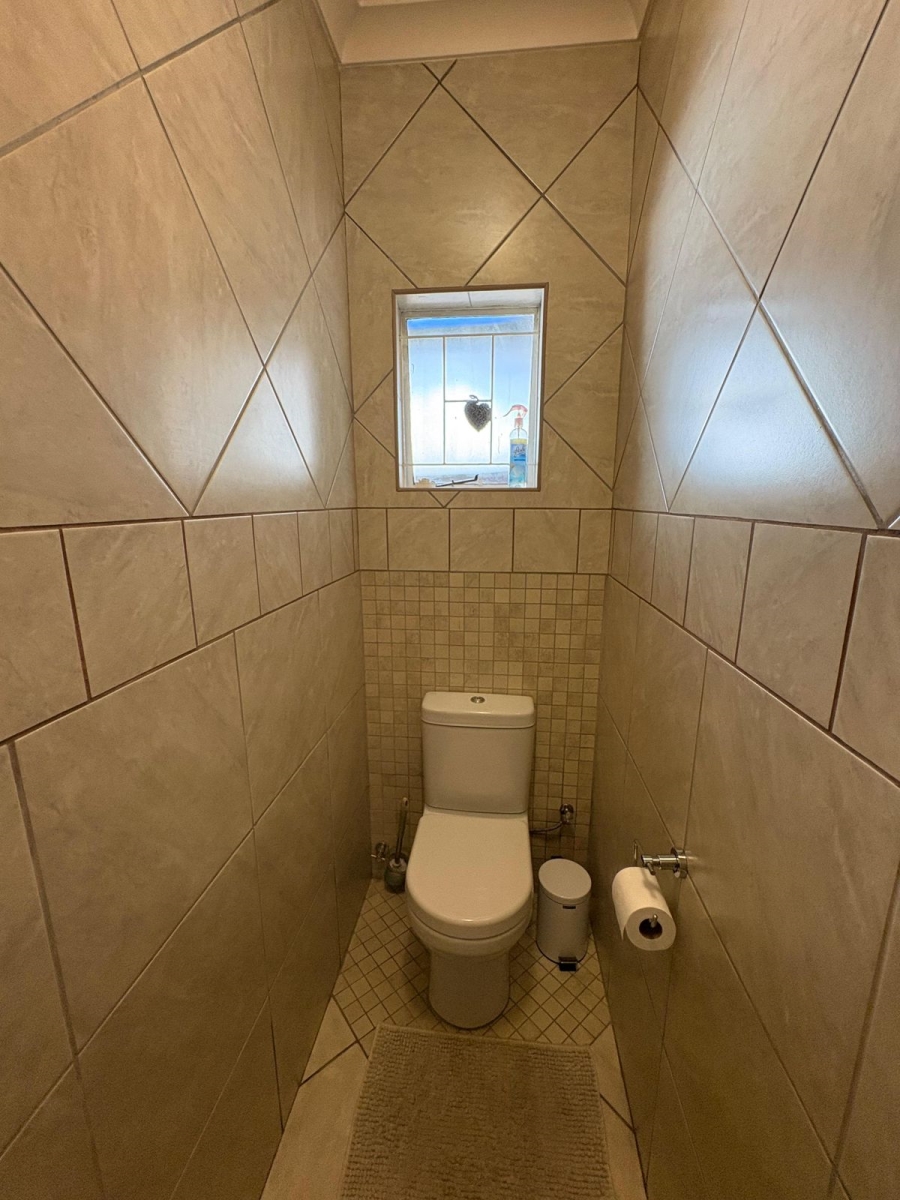 To Let 5 Bedroom Property for Rent in Garsfontein Gauteng