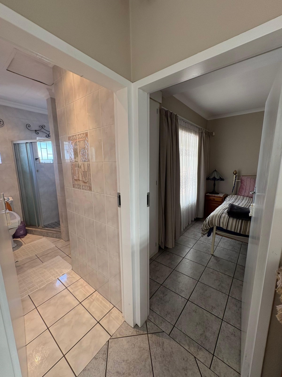To Let 5 Bedroom Property for Rent in Garsfontein Gauteng