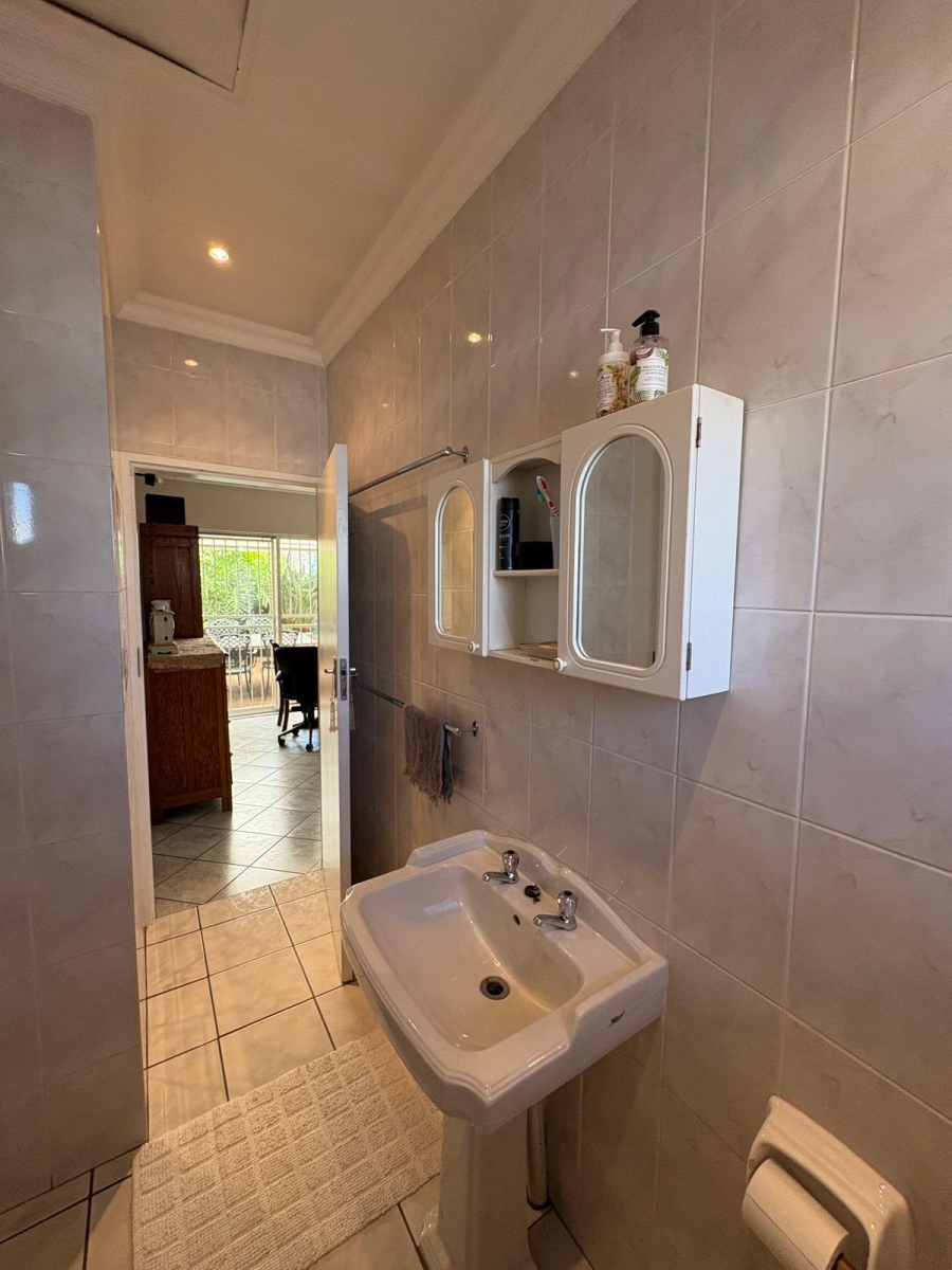 To Let 5 Bedroom Property for Rent in Garsfontein Gauteng