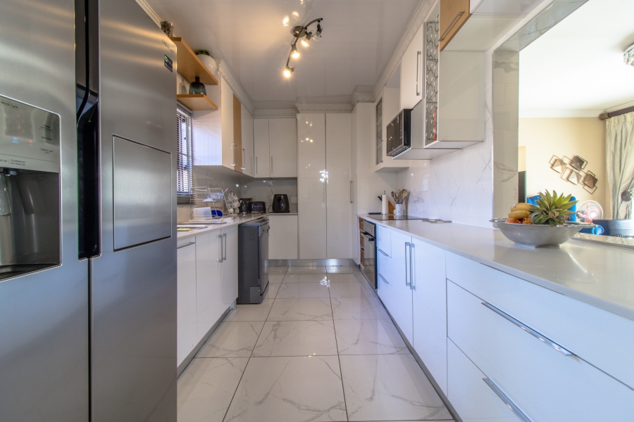 3 Bedroom Property for Sale in Mulbarton Gauteng