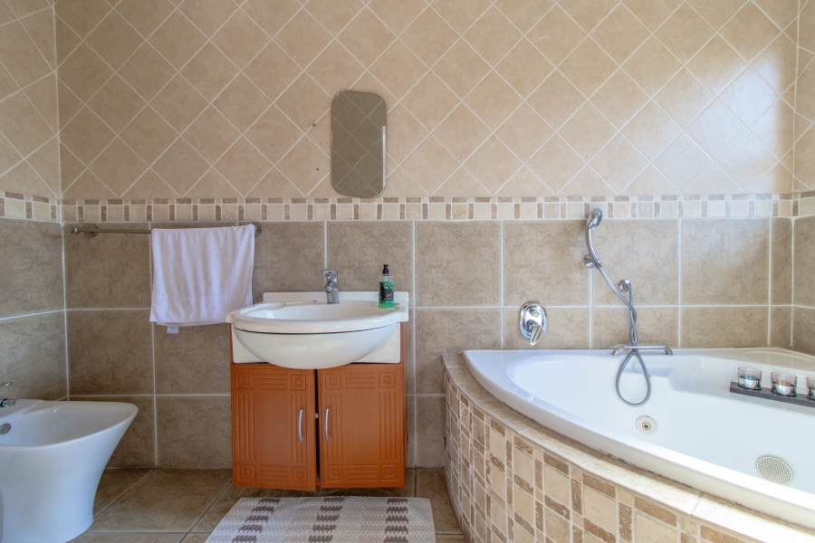 3 Bedroom Property for Sale in Mulbarton Gauteng