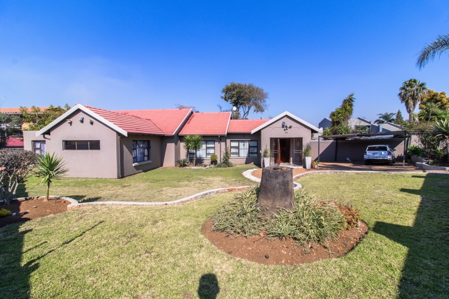 3 Bedroom Property for Sale in Mulbarton Gauteng