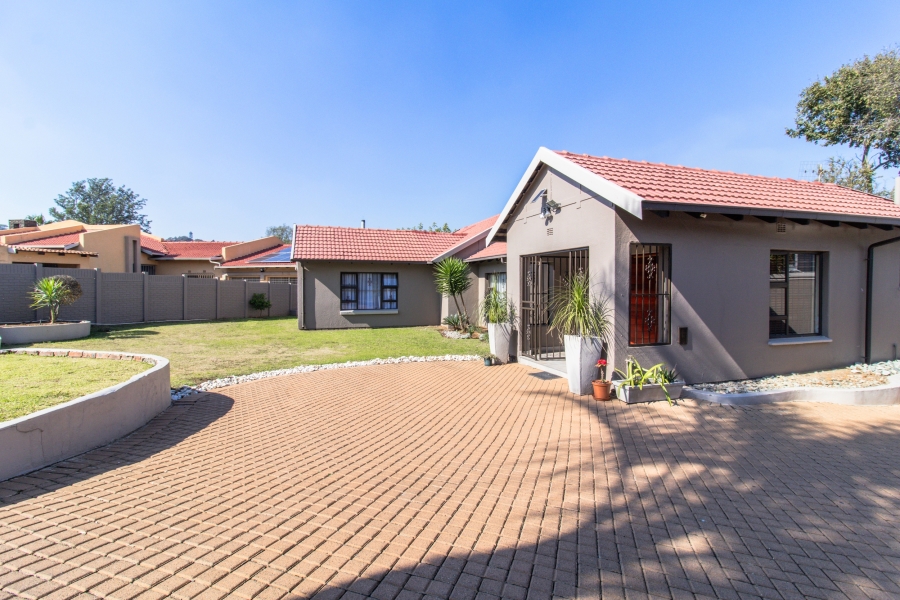 3 Bedroom Property for Sale in Mulbarton Gauteng