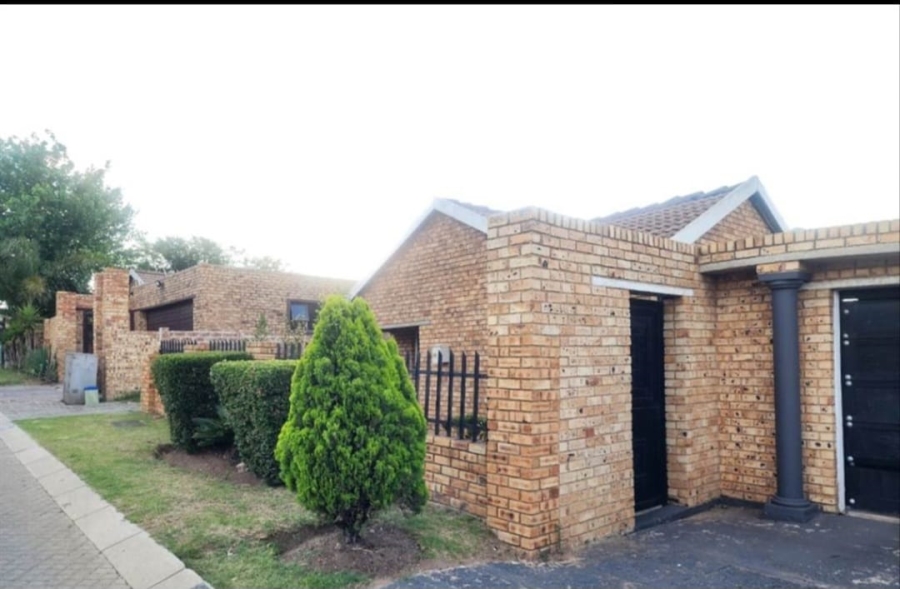 2 Bedroom Property for Sale in Terenure Gauteng