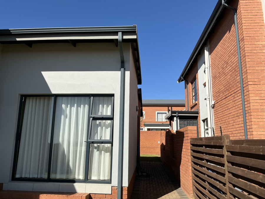 3 Bedroom Property for Sale in Louwlardia Gauteng