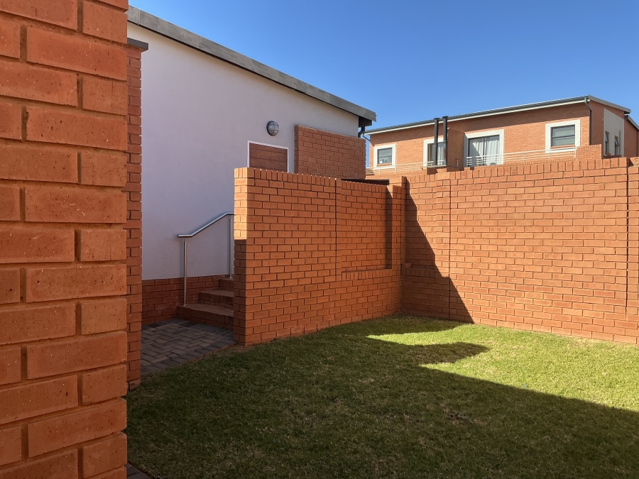 3 Bedroom Property for Sale in Louwlardia Gauteng