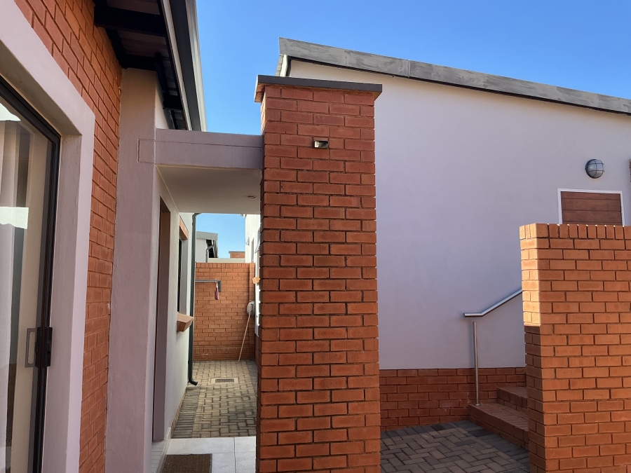 3 Bedroom Property for Sale in Louwlardia Gauteng