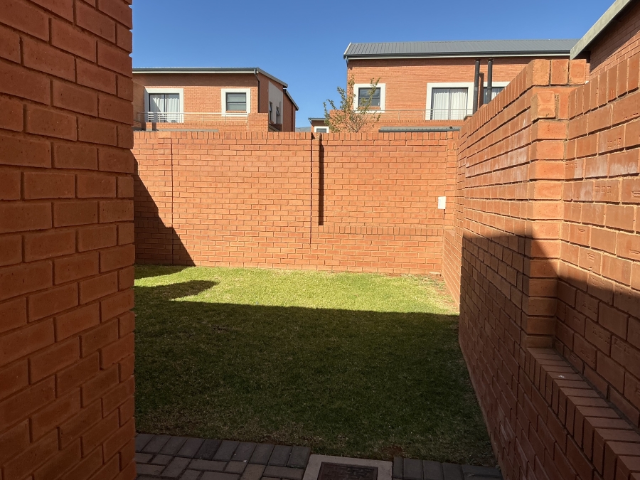 3 Bedroom Property for Sale in Louwlardia Gauteng