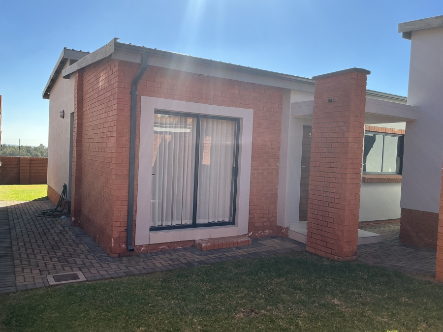 3 Bedroom Property for Sale in Louwlardia Gauteng