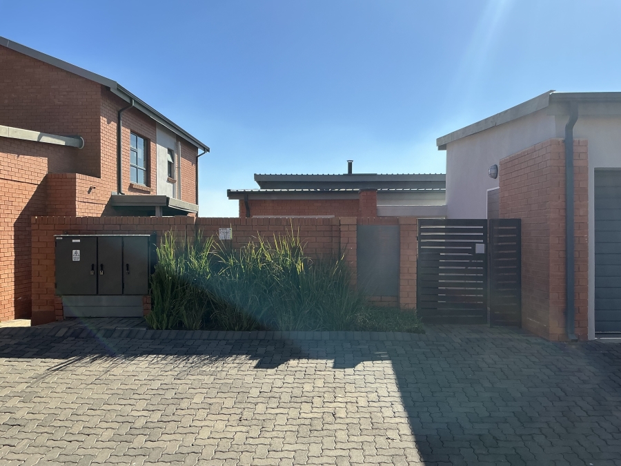 3 Bedroom Property for Sale in Louwlardia Gauteng