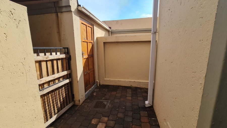2 Bedroom Property for Sale in Willow Park Manor Gauteng