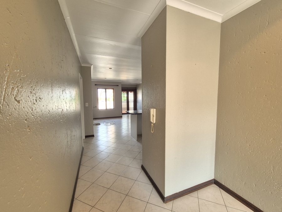 To Let 2 Bedroom Property for Rent in Buurendal Gauteng
