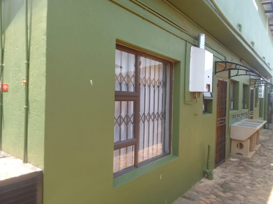 To Let 1 Bedroom Property for Rent in Villa Liza Gauteng