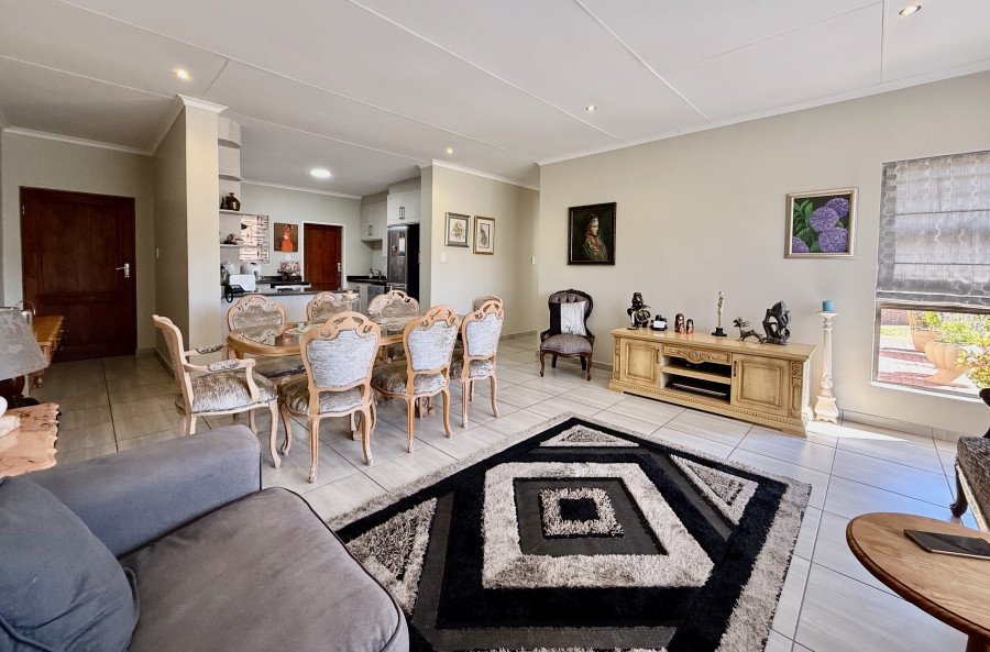 2 Bedroom Property for Sale in The Retreat Gauteng