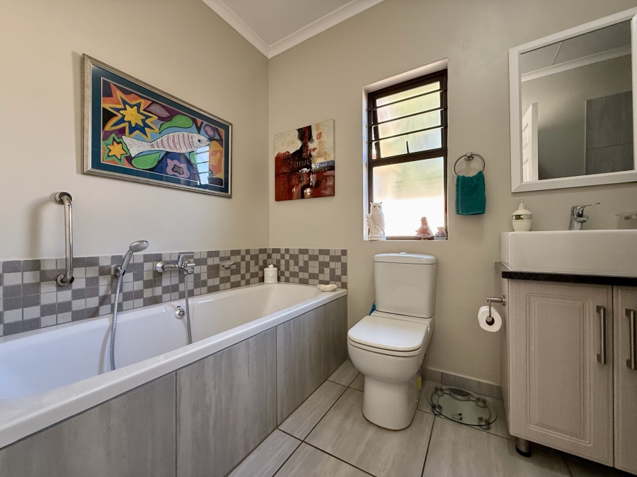 2 Bedroom Property for Sale in The Retreat Gauteng