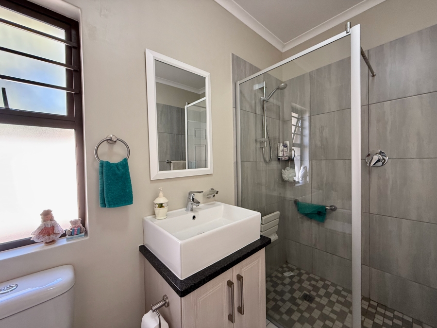 2 Bedroom Property for Sale in The Retreat Gauteng