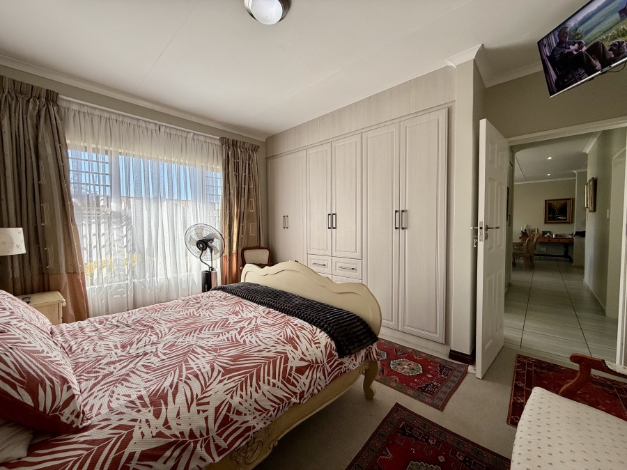 2 Bedroom Property for Sale in The Retreat Gauteng