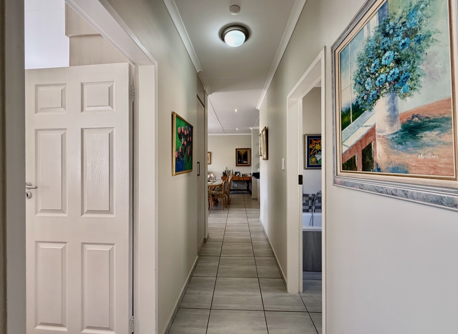 2 Bedroom Property for Sale in The Retreat Gauteng
