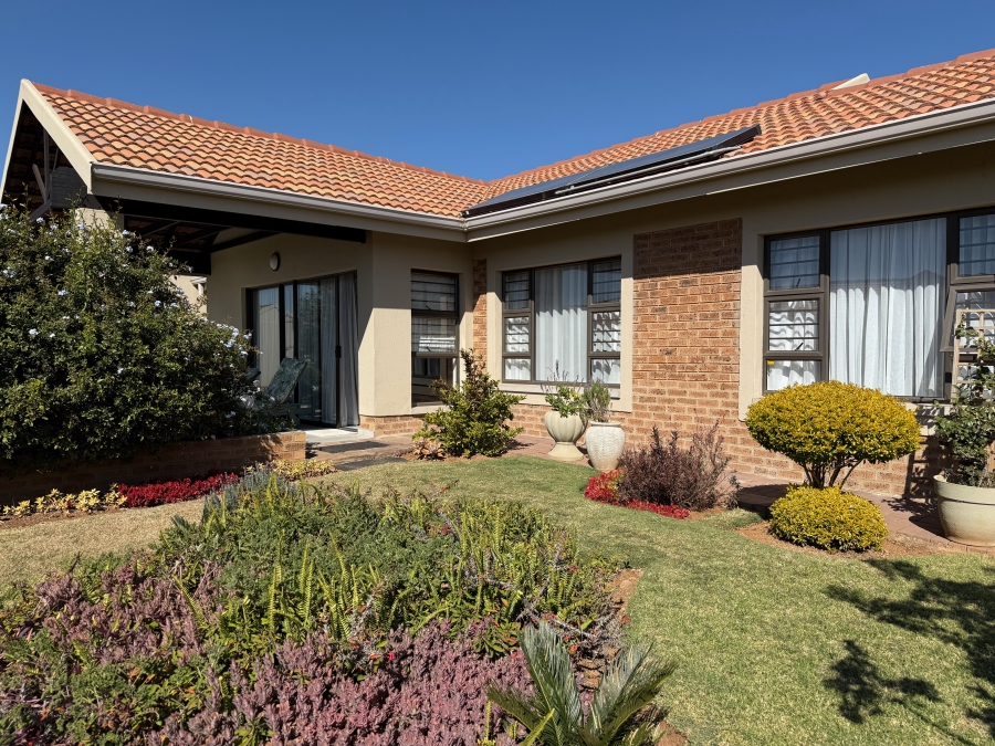 2 Bedroom Property for Sale in The Retreat Gauteng