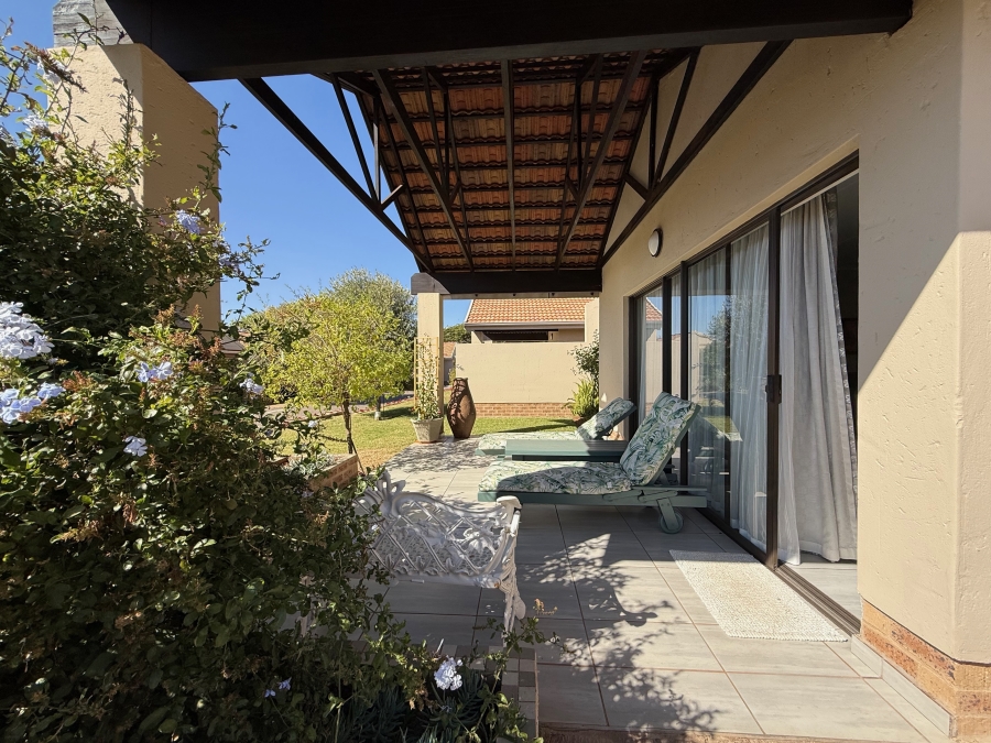 2 Bedroom Property for Sale in The Retreat Gauteng