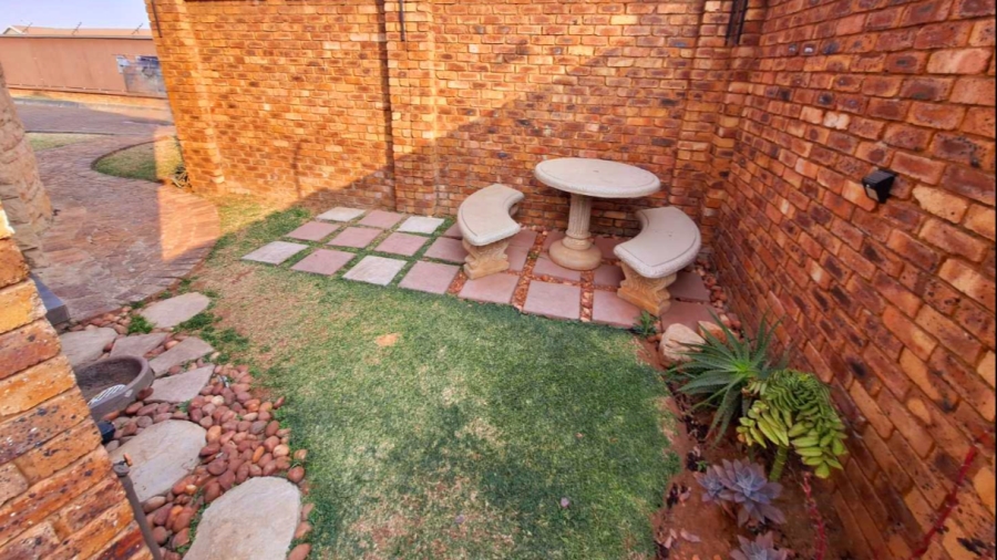 2 Bedroom Property for Sale in Bartlett Gauteng