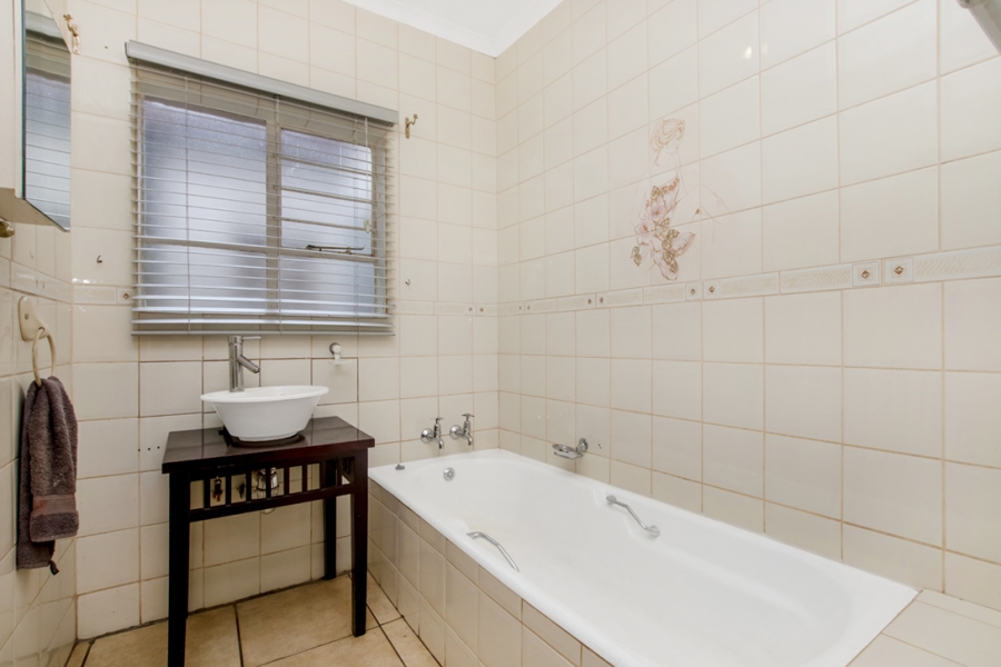 4 Bedroom Property for Sale in Constantia Kloof Gauteng