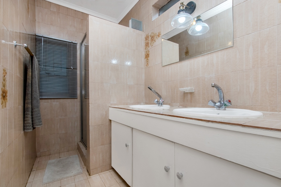 4 Bedroom Property for Sale in Constantia Kloof Gauteng