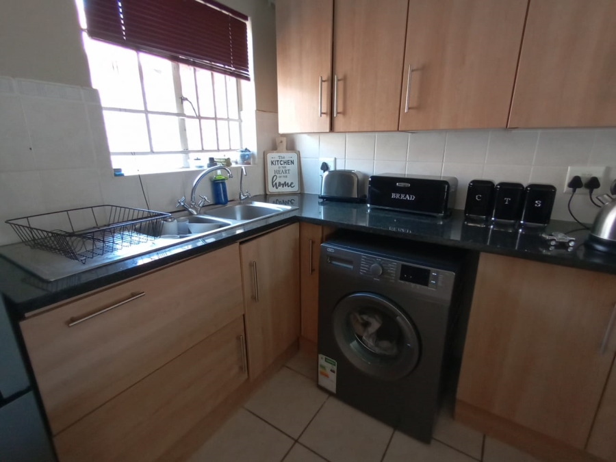 2 Bedroom Property for Sale in The Reeds Gauteng