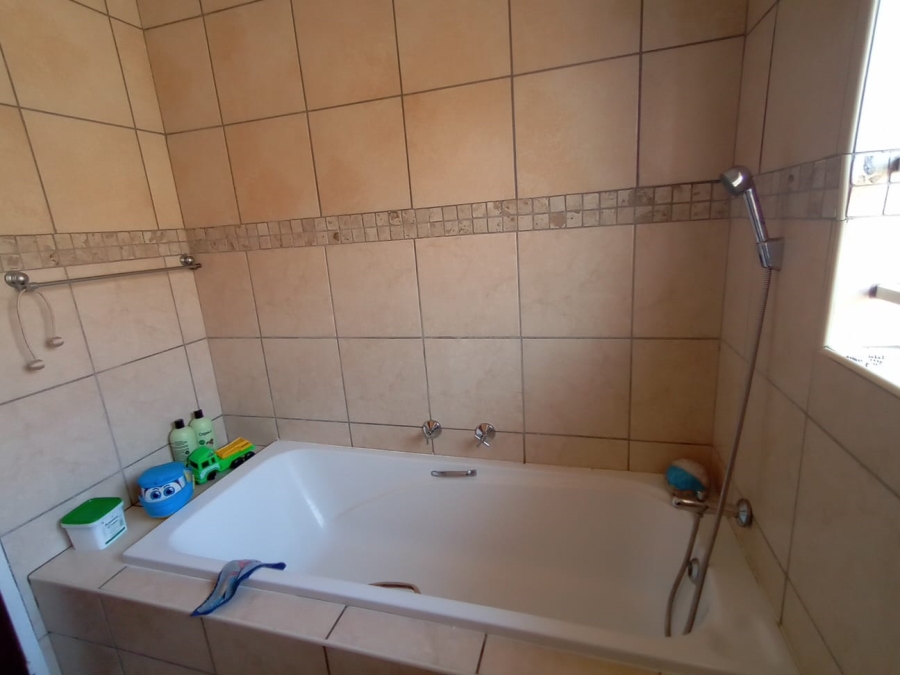 2 Bedroom Property for Sale in The Reeds Gauteng