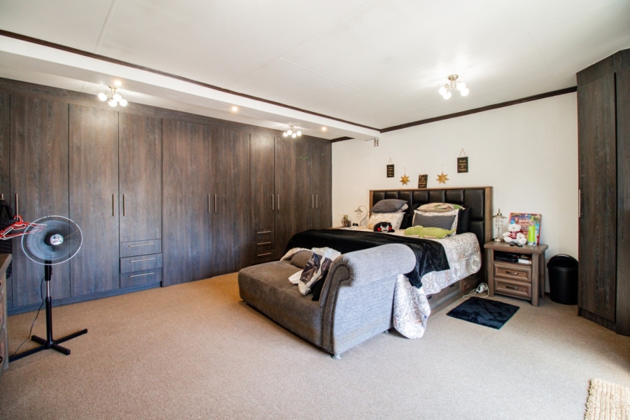 11 Bedroom Property for Sale in Bredell Gauteng