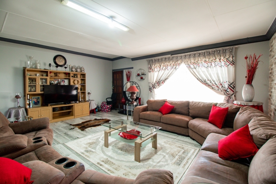 11 Bedroom Property for Sale in Bredell Gauteng