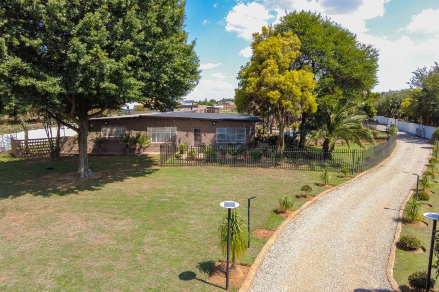 11 Bedroom Property for Sale in Bredell Gauteng
