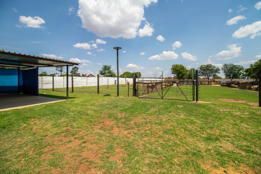 11 Bedroom Property for Sale in Bredell Gauteng