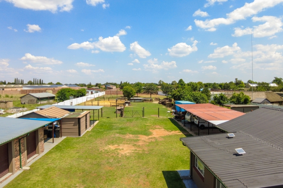 11 Bedroom Property for Sale in Bredell Gauteng
