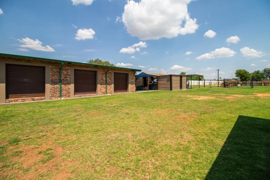 11 Bedroom Property for Sale in Bredell Gauteng