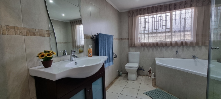 4 Bedroom Property for Sale in Sunward Park Gauteng