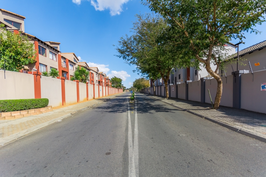 2 Bedroom Property for Sale in Honeypark Gauteng